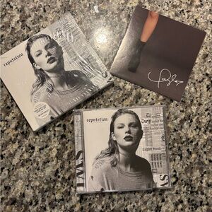 Taylor Swift Reputation CD with Poster 3/4